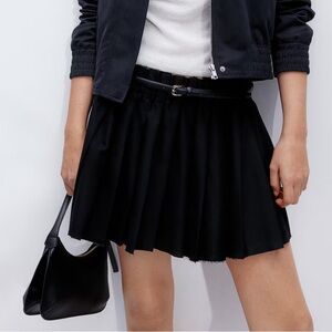 H&M Black Pleated Mini Skirt w/ Belt Loops Size Large